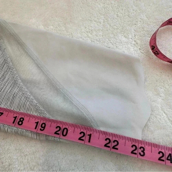 Lululemon Wunder Under High Rise Scalloped Hem Crop 23” size 4 - Picture 13 of 14